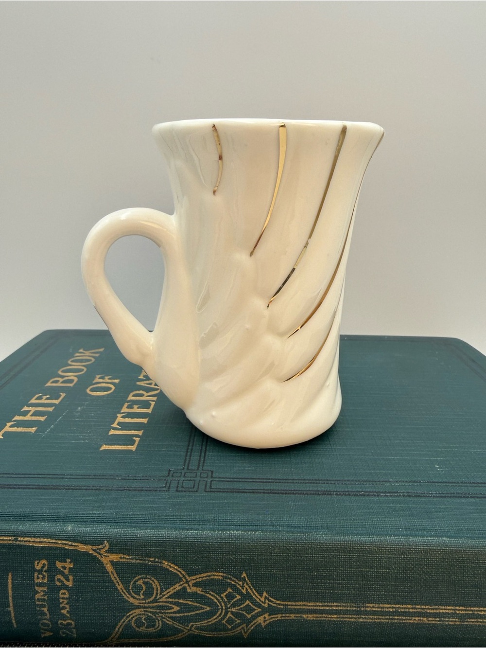 Vintage Coquette Style Swan Mug